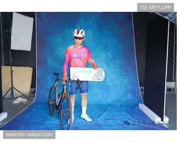 格蘭芬多芒市站选手穿傣寨田园，村民节日盛装加油助威