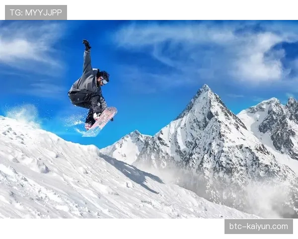 镜头聚焦：老将拉卡泽特进球后指向天空告慰离世亲友